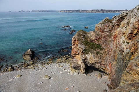 Pointe de Dinan, Crozon, behind Pointe de Pen Hir with the rocks Les Tas de Pois, Crozon peninsula,