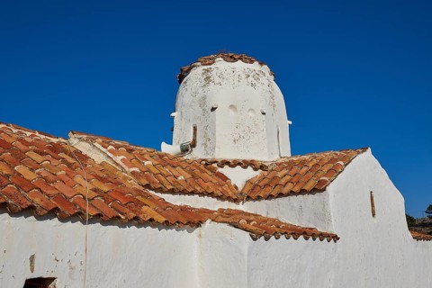 Church of St Michael the Archangel, cross-domed church, A traditional white church with a simple