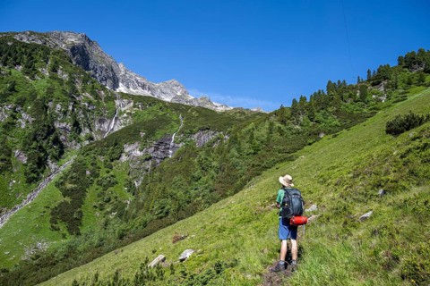 Mountaineer in front of mountain landscape, waterfalls of the Kesselbach, rocky mountain peaks,
