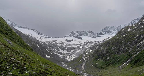 Schlegeisgrund valley, glaciated mountain peaks Hoher Weiszint and Schlegeiskees glacier, Berliner