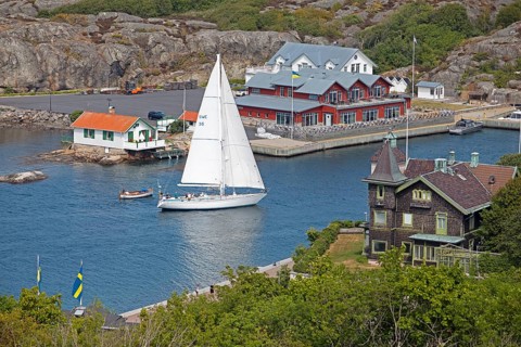 Boats and the archipelago island of Marstrandsoe, Marstrand, Vaestra Goetalands laen, Sweden,