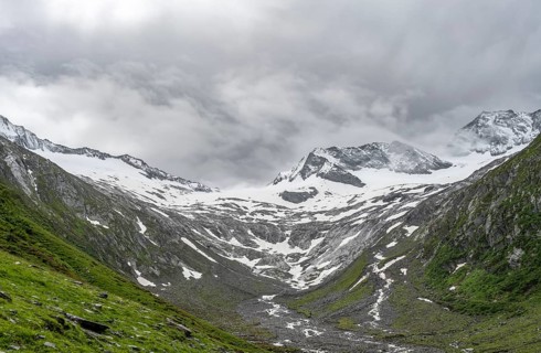 Schlegeisgrund valley, glaciated mountain peaks Hoher Weiszint and Schlegeiskees glacier, Berliner
