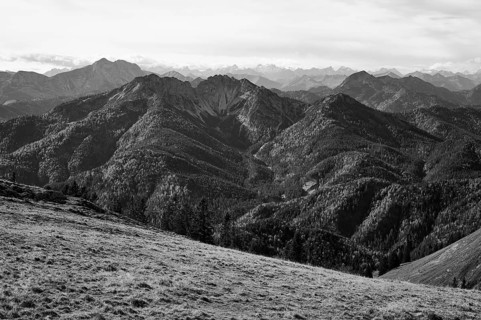 Guffert, Austrian and Bavarian Schinder, Halserspitze with Blaubergkamm, behind Karwendel, view
