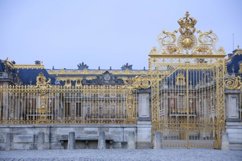 Fence and gate to the royal court, Chateau de Versailles, Yvelines department, Ile-de-France