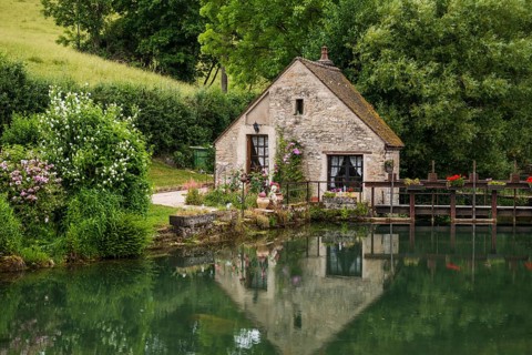 Canal de Bourgogne, Chateauneuf, Departement Cote-d'Or, Burgundy, Bourgogne-Franche-Comte, France,