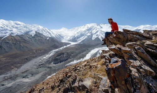 Mountaineer at Traveller's Pass with view of impressive mountain landscape, high mountain landscape
