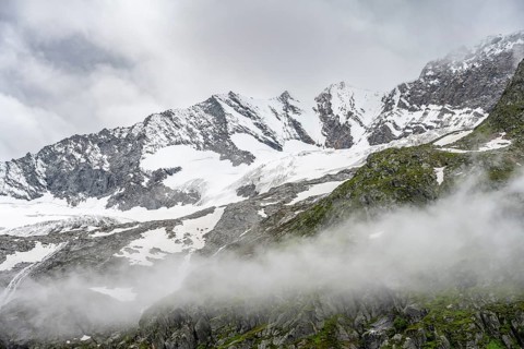 Glaciated mountain peaks, Hochfeiler with Schlegeiskees glacier, Berliner Hoehenweg, Zillertal,