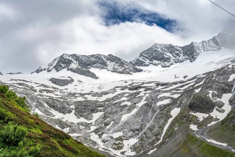 Glaciated mountain peaks Hoher Weiszint and Dosso Largo with Schlegeiskees glacier, Berliner