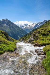 Kesselbach mountain stream, Berliner Hoehenweg, Grosser Ingent and Grosser Greiner summits, Grosser