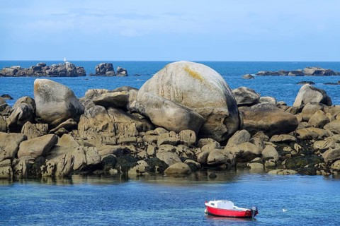 Lighthouse and beach at the Pointe de Pontusval, Plouneour-Brignogan-Plage, department Finistere