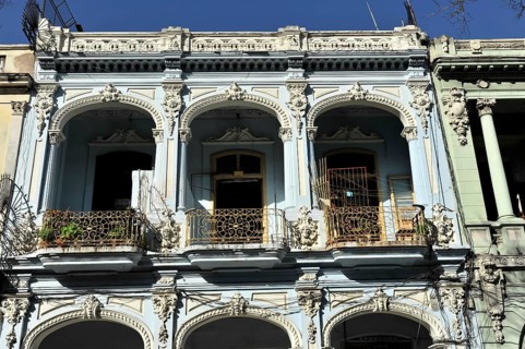 House front, house facade facing the Prado, Paseo de Marti, boulevard in the centre of Havana,