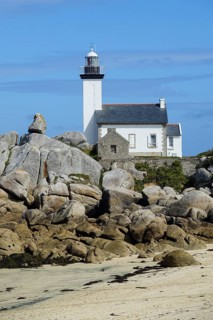 Lighthouse and beach at the Pointe de Pontusval, Plouneour-Brignogan-Plage, department Finistere