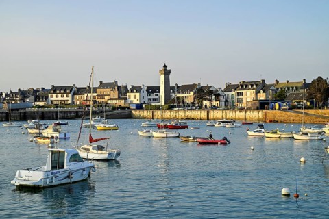 Old harbour with boats and lighthouse, Roscoff, Finistere, Brittany, France, Europe