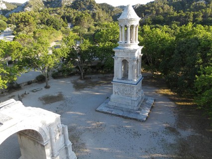Les Antiques, Glanum, Saint-Remy-de-Provence, Bouches-du-Rhone, Provence, France, Europe