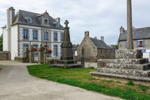 Town hall square with town hall and memorial to the fallen, Plouneour-Trez,