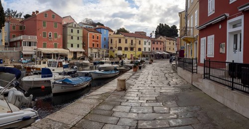 Boats in the harbour, colourful houses, Veli Losinj, Losinj Island, Kvarner Bay, Croatia, Europe