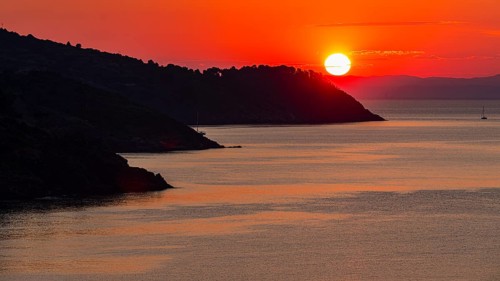 Sunrise in the Baia di Mola bay off Porto Azzurro, Elba, Tuscan Archipelago, Tuscany, Italy, Europe