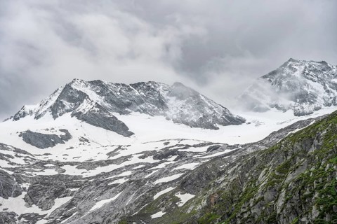 Glaciated mountain peaks Hoher Weiszint and Dosso Largo with Schlegeiskees glacier, Berliner