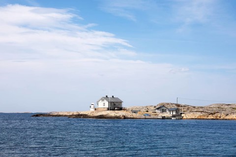 Lighthouse on the archipelago island of Kooen, Marstrand, Vaestra Goetalands laen, Sweden, Europe