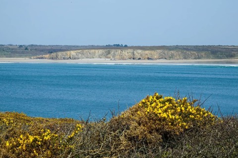 Sandy beach beach Plage de Kersiguenou, seen from the Pointe de Dinan, Crozon, Crozon Peninsula,