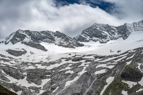 Glaciated mountain peaks Hoher Weiszint and Dosso Largo with Schlegeiskees glacier, Berliner