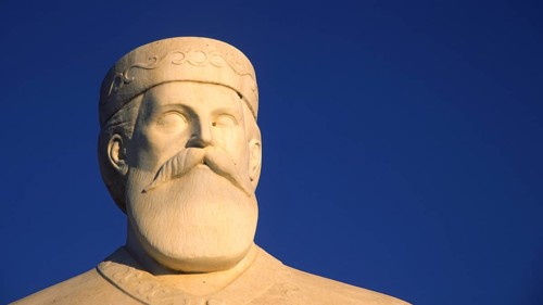 Statue of the resistance fighter and partisan Yannis Daskaloyannis, close-up of a statue of a