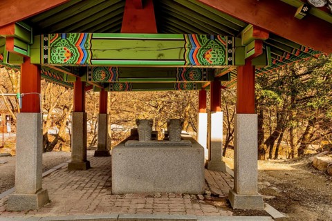 Rear view of covered water cistern with dragon head fountains at Buddhist temple