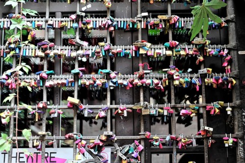 Love locks at Juliet's house, Casa di Giulietta, Verona, Veneto, Veneto, Italy, Europe