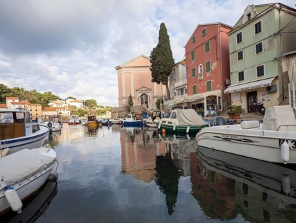 St. Anthony's Church in the morning light, boats in the harbour, Veli Losinj, Losinj Island,