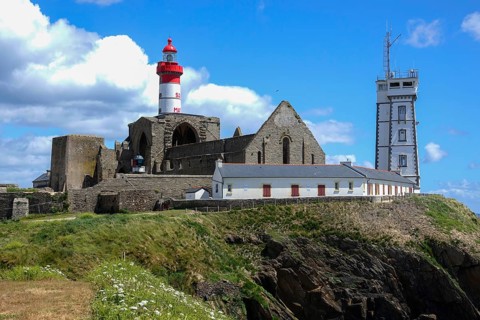 Semaphore, ruins of the Saint-Mathieu abbey and lighthouse on the Pointe Saint-Mathieu,