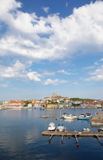 Marstrandsoe archipelago, harbour in front, Carlsten fortress behind, Marstrand, Vaestra Goetalands