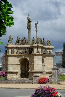 Calvary Calvaire, enclosed parish of Enclos Paroissial de Pleyben from the 15th to 17th century,