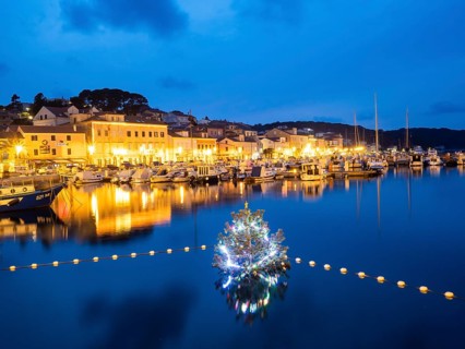 Blue hour, illuminated Christmas tree in the harbour basin, harbour of Mali Losinj, island of