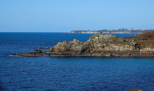 View from the Kermorvan peninsula to the north towards Fort de l'Ilette, with the CROSS Corsen sea