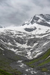 Schlegeisgrund valley, glaciated mountain peaks Dosso Largo and Schlegeiskees glacier, Berliner