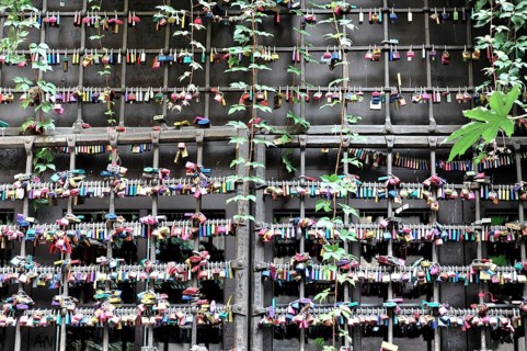 Love locks at Juliet's house, Casa di Giulietta, Verona, Veneto, Veneto, Italy, Europe