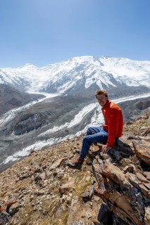 Mountaineer at Traveller's Pass with view of impressive mountain landscape, high mountain landscape