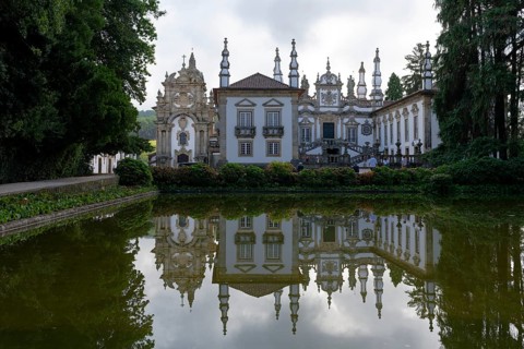 Reflection, pond, Mateus Palace (Fundacao da Casa de Mateus), Mateus, Vila Real, Portugal, Europe