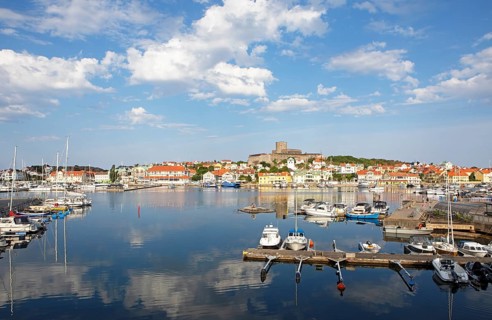 Marstrandsoe archipelago, harbour in front, Carlsten fortress behind, Marstrand, Vaestra Goetalands