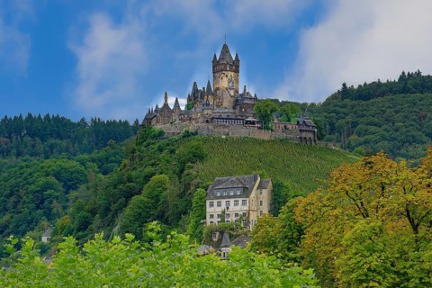 Former Imperial Castle overlooking the city of Cochem, Rhineland Palatinate, Germany, Europe