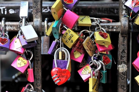 Love locks at Juliet's house, Casa di Giulietta, Verona, Veneto, Veneto, Italy, Europe