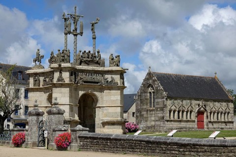 Calvary Calvaire and Ossuary Ossuaire, enclosed parish Enclos Paroissial de Pleyben from the 15th