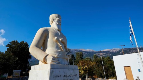 Statue of the resistance fighter and partisan Yannis Daskaloyannis, statue of a historical figure
