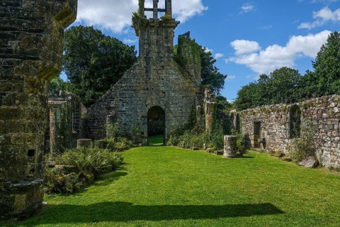 Ruins of the Eglise Saint-Pierre de Quimerch church in the abandoned old hamlet of