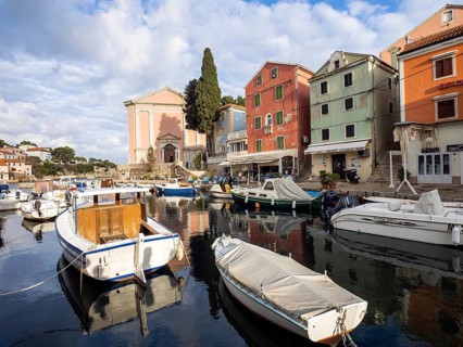 St. Anthony's Church in the morning light, boats in the harbour, Veli Losinj, Losinj Island,