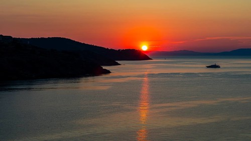Sunrise in the Baia di Mola bay off Porto Azzurro, Elba, Tuscan Archipelago, Tuscany, Italy, Europe