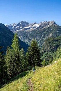 Mountaineers on a hiking trail, rocky mountain peaks Grosser Greiner and Kleiner Greiner with snow,
