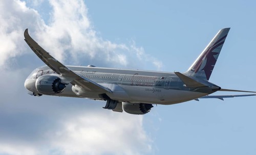 A Boeing 787-9 Dreamliner of the airline Qatar Airways takes off, Schoenefeld, 28/03/2023