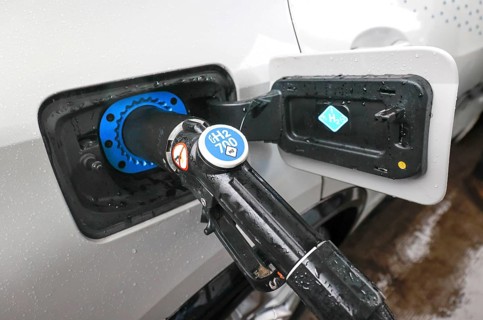 Refuelling a car with hydrogen at a hydrogen filling station, Berlin, 11.01.2023