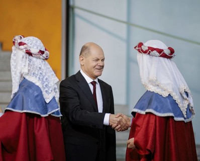 Federal Chancellor Olaf Scholz (SPD) pictured at the traditional reception for carol singers at the